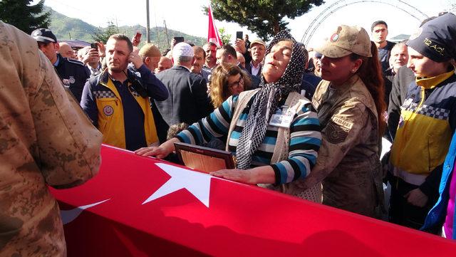 Uzman çavuş, arkadaşının silahının kazara ateş almasıyla şehit oldu (3)