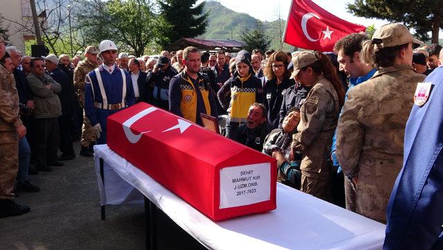 Uzman çavuş, arkadaşının silahının kazara ateş almasıyla şehit oldu (3)