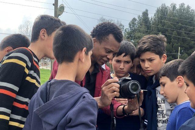 Köy okulu öğrencileri fotoğrafçılıkla tanıştı