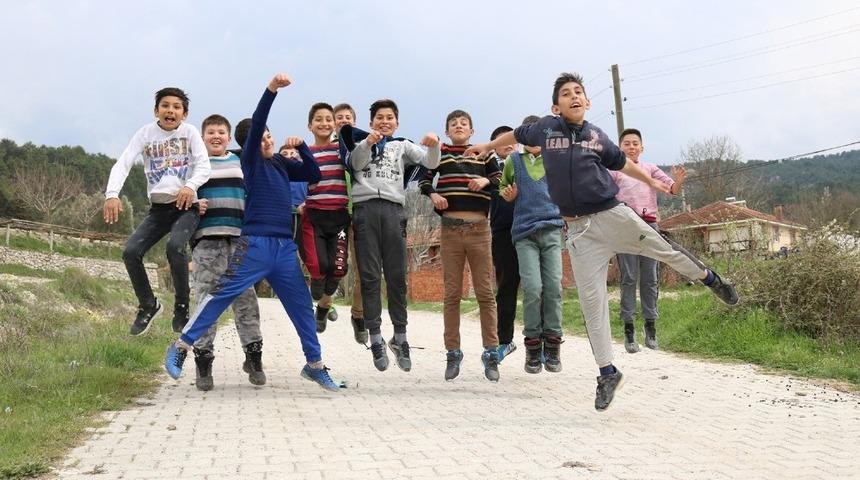 Köy okulu öğrencileri fotoğrafçılıkla tanıştı