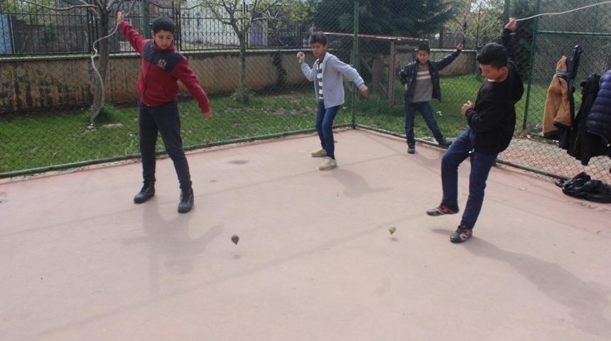 Geleneksel çocuk oyunları büyük ilgi görüyor