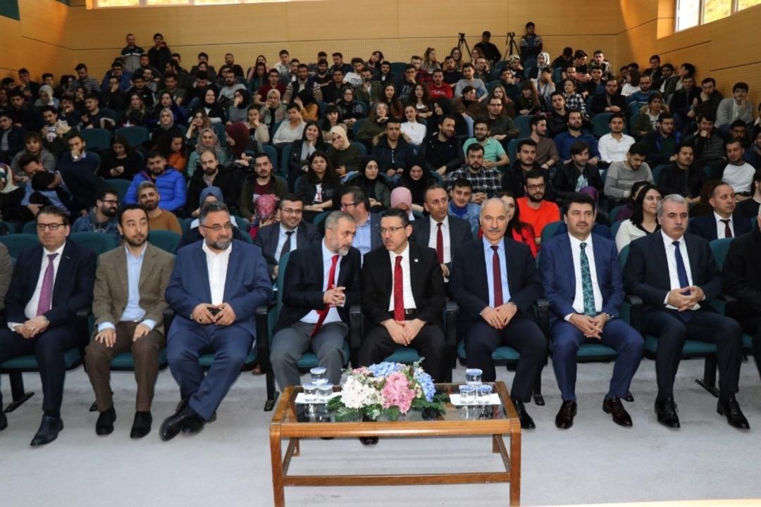 Sayıştay Başkanı Seyit Ahmet Baş&rsquo;tan &ouml;ğrencilere tavsiye