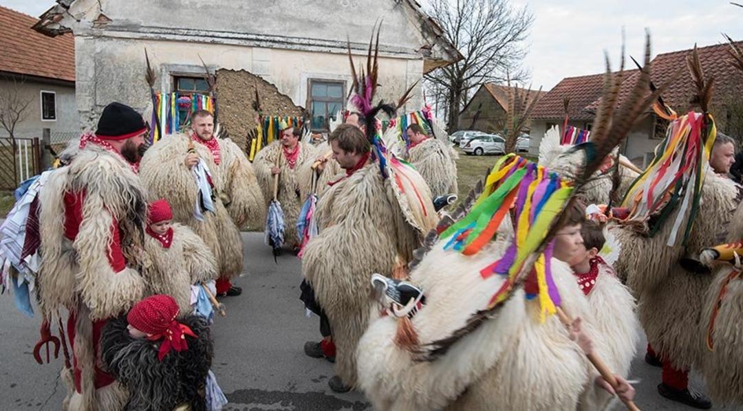 Ge&ccedil;mişi Bronz &Ccedil;ağı'na dayanan karnaval