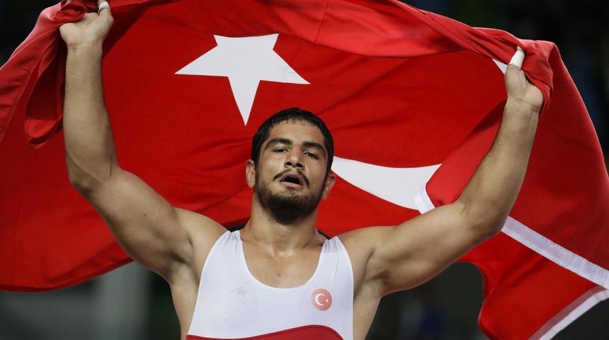 Taha Akg&uuml;l 7. kez Avrupa şampiyonu oldu