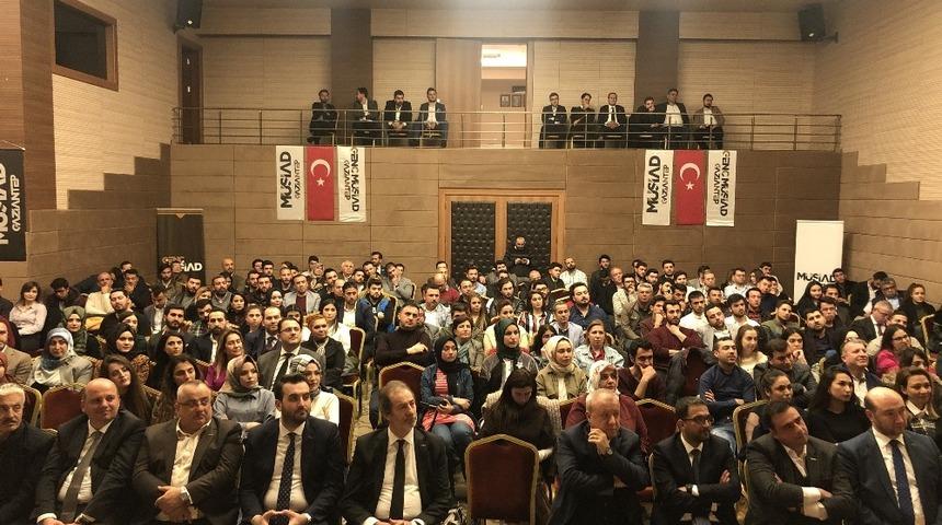 Ünlü tasarımcı Şafak Çak MÜSİAD’ta tecrübelerini paylaştı