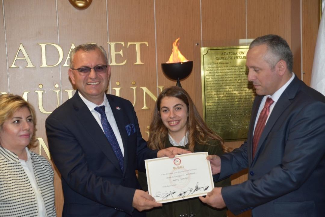 23 oyla se&ccedil;ilen Helvacıoğlu, mazbatasını aldı