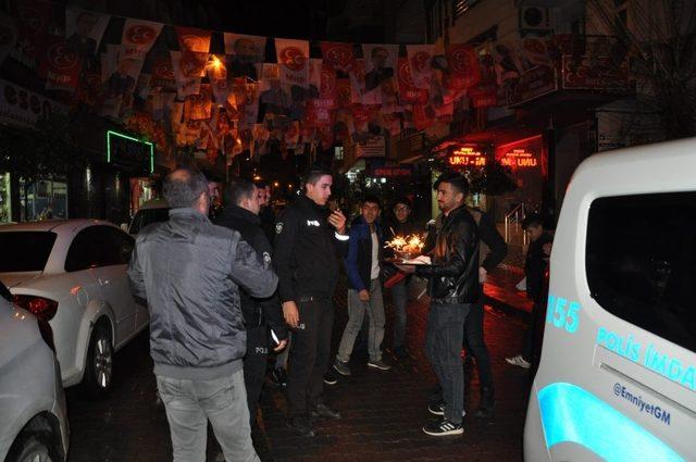 Siirt’te kavga ihbarı alan polislere sürpriz yapıp pasta kestiler