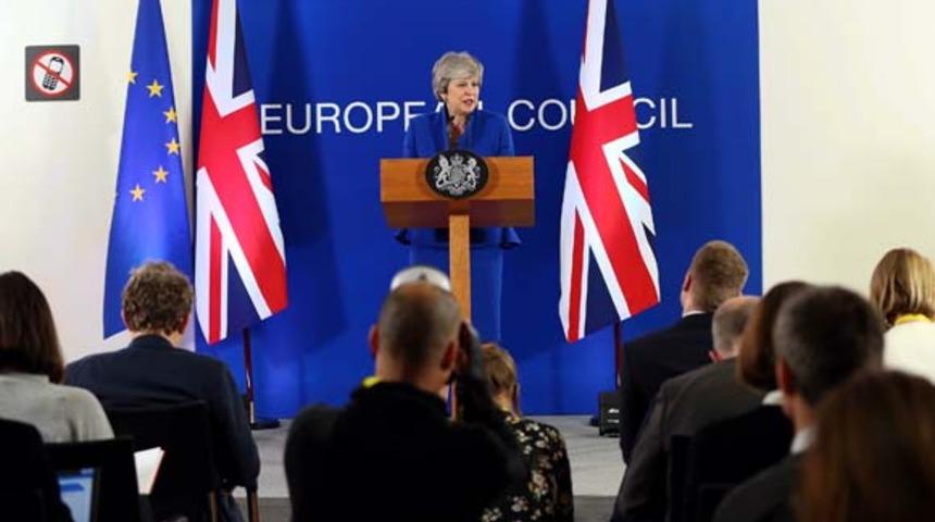 Theresa May 'kabul ettim' dedi ve kritik tarihi açıkladı!