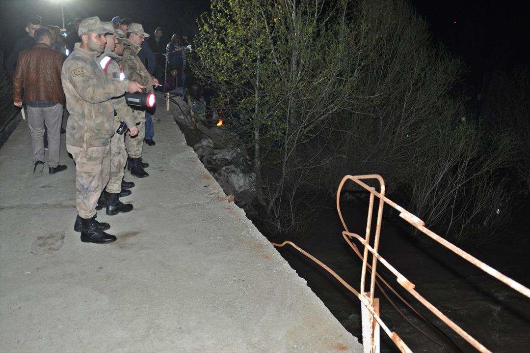 G&ouml;ksu &Ccedil;ayına d&uuml;şen otomobil ve s&uuml;r&uuml;c&uuml;s&uuml; kayboldu