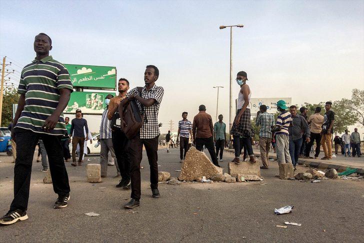 Onlarca insan sokakta! Sudan'da protestolar devam ediyor G4