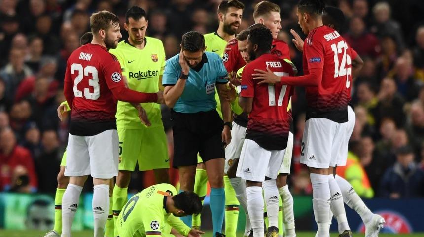 Messi kanlar içinde yerde kaldı!