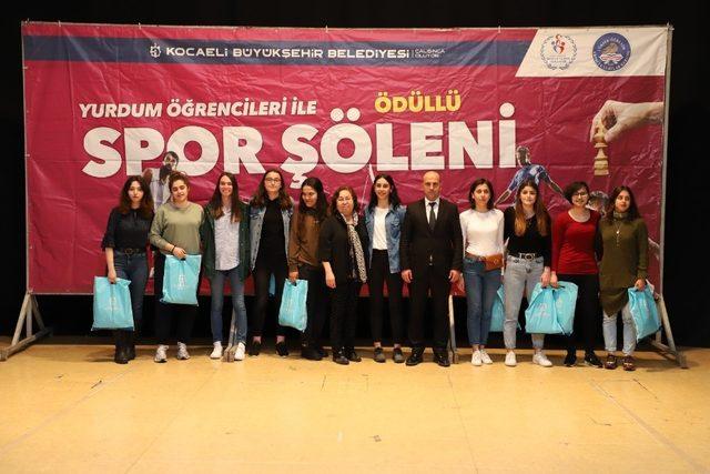 Yurdum Öğrencileri Spor Şöleni’nde ödül zamanı