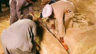 2500 yıllık lahit canlı yayında açıldı