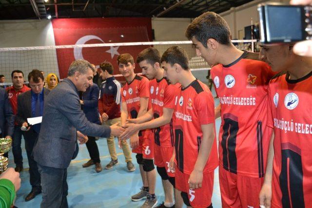 Voleybol ve masa tenisi turnuvaları sona erdi