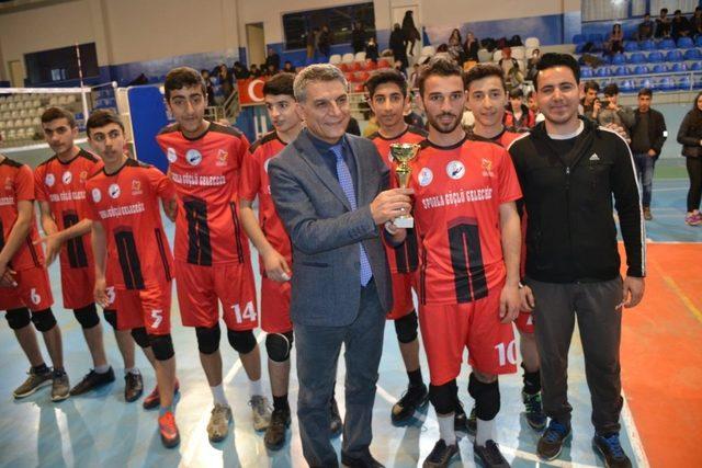 Voleybol ve masa tenisi turnuvaları sona erdi