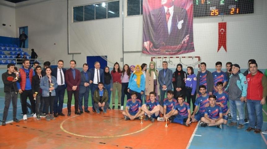 Voleybol ve masa tenisi turnuvaları sona erdi