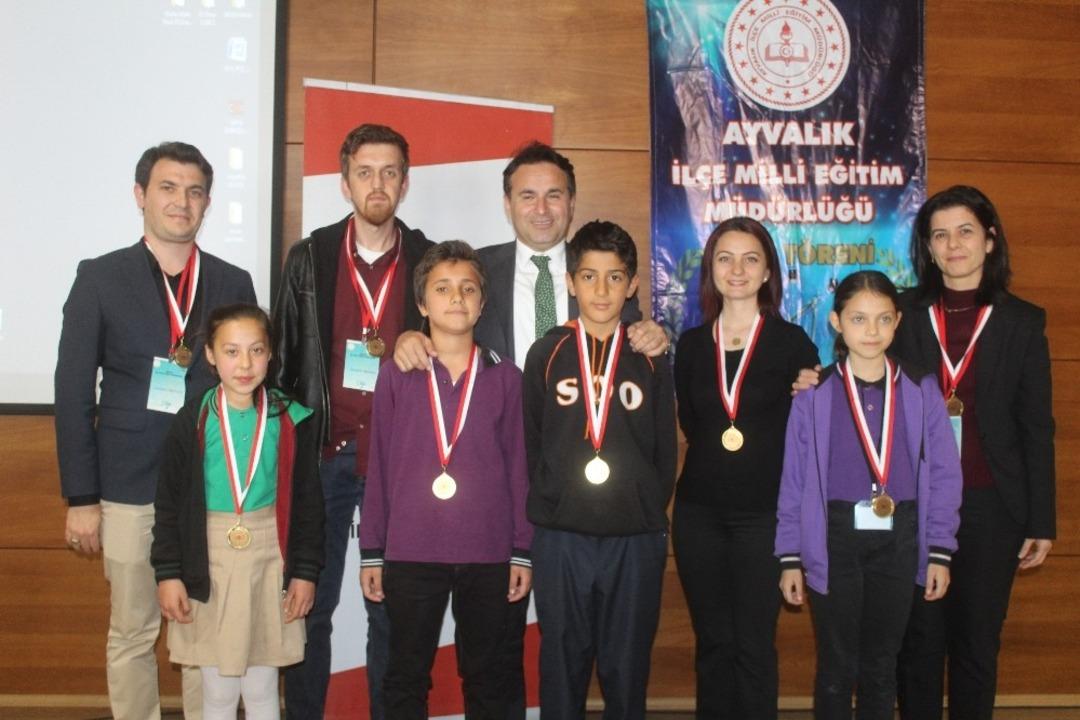 Ayvalıklı gen&ccedil;ler eğlenirken d&uuml;ş&uuml;nmesini &ouml;ğrendi