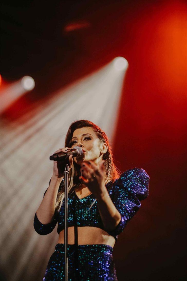 Gökçe Bahadır bir gecede 100 bin TL kazandı!  G1