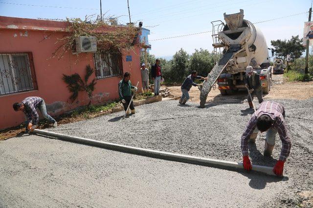 Erdemli’de beton yol uygulaması devam ediyor