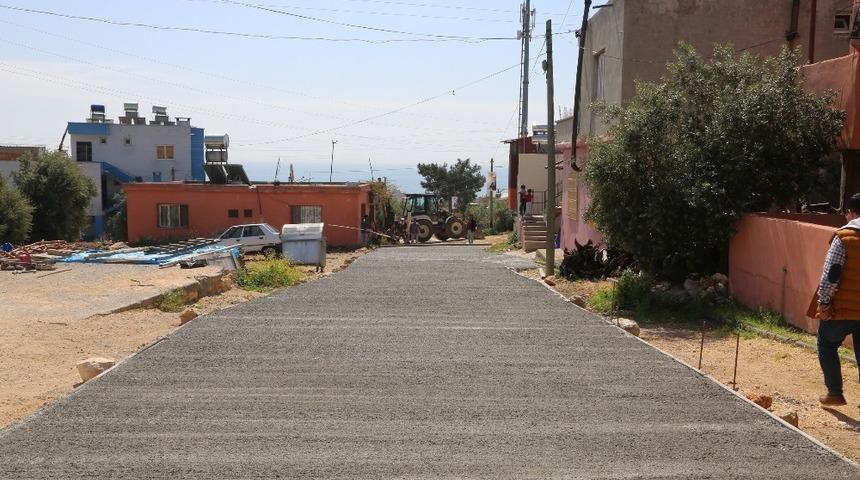 Erdemli&rsquo;de beton yol uygulaması devam ediyor