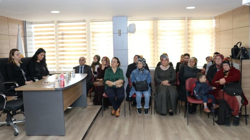 Kadın &ccedil;ift&ccedil;ilere "S&uuml;t Hijyeni ve Buzağı Bakımı" eğitimi