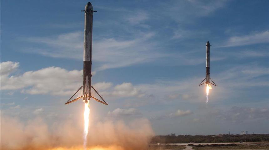 SpaceX Falcon Heavy roketinin fırlatılışını erteledi