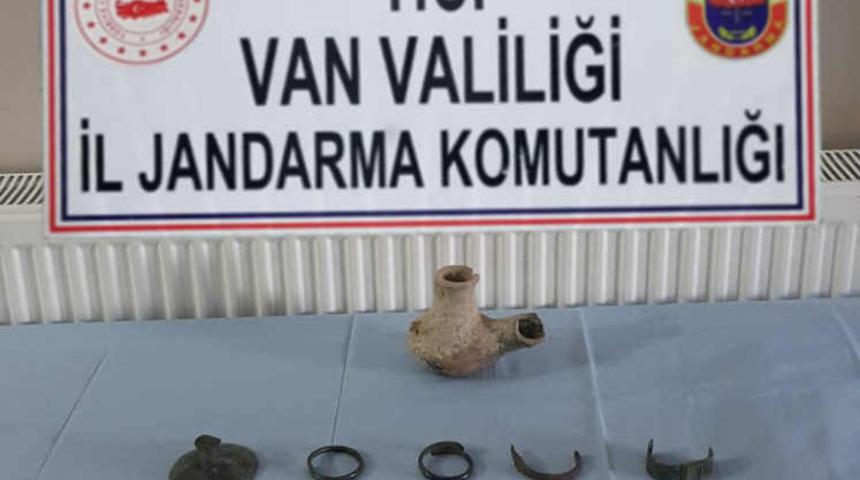 Van'da Urartu dönemine ait tarihi eserler ele geçirildi