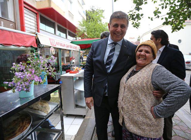 Karşıyaka'da doktor belediye başkanı görevine başladı