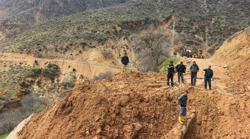 Heyelan nedeniyle Kozluk il&ccedil;esi susuz kaldı