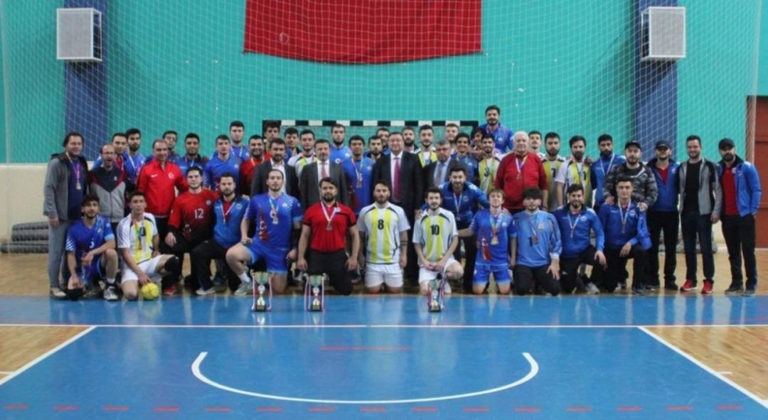 DP&Uuml; Erkek Hentbol Takımı namağlup şampiyon oldu