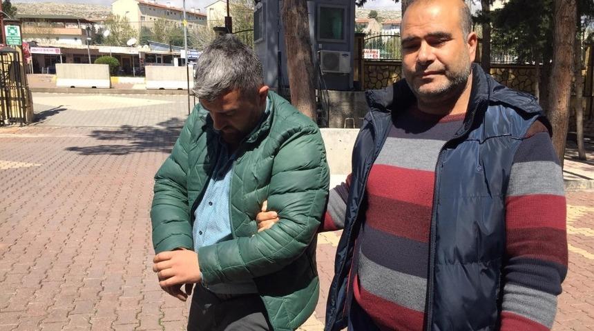 Sadaka kutusu &ccedil;alan hırsızlık ş&uuml;phelisi yakalandı