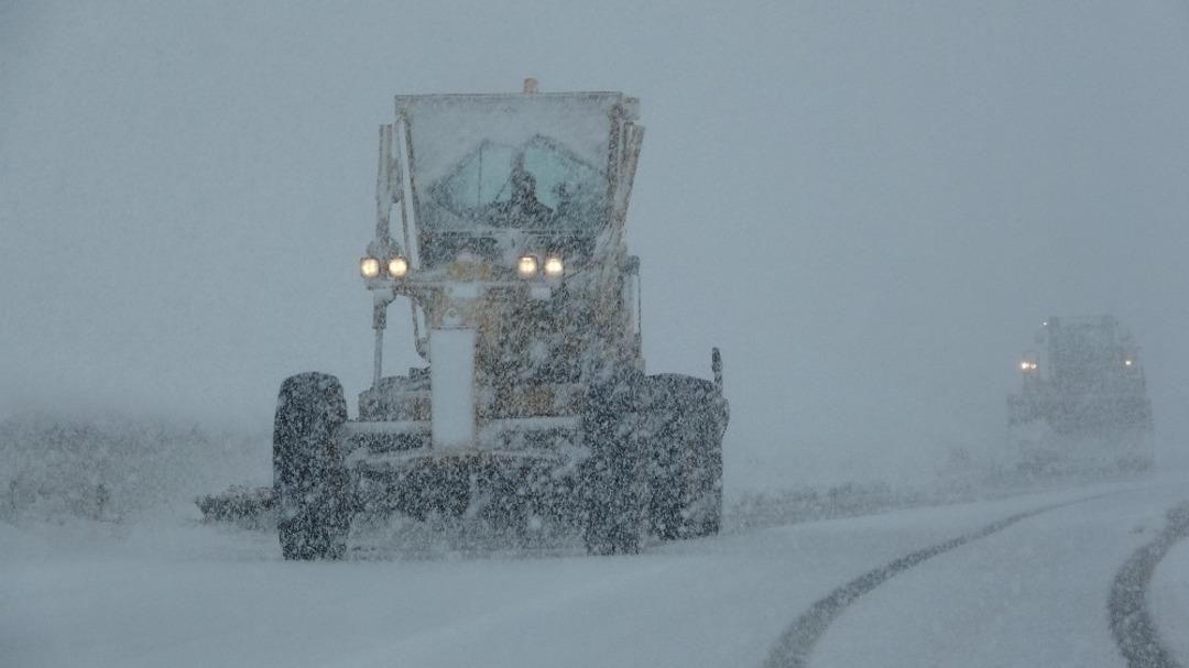 Van&rsquo;da nisan ayında karla m&uuml;cadele
