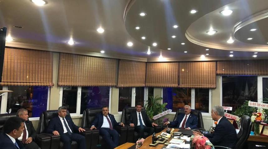 Başkan Yaman tebrikleri kabul ediyor