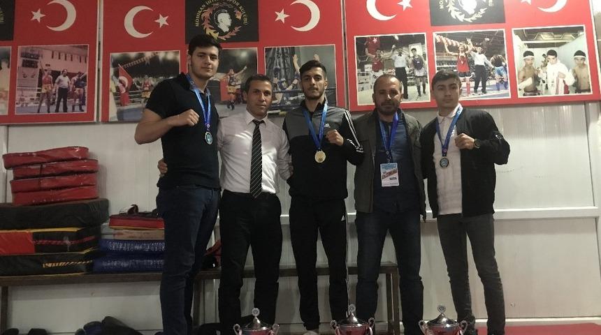 Mohikanlardan Mersin&rsquo;e 3 altın madalya