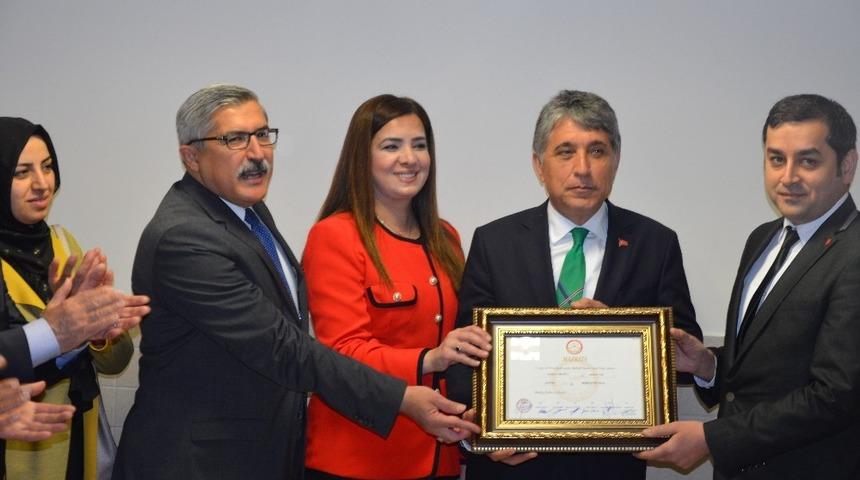 Kırıkhan&rsquo;da Ayhan Yavuz mazbatasını aldı