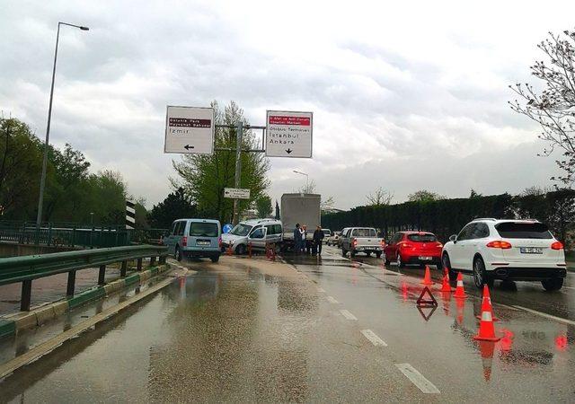 Bursa’da etkili yağış kazalara sebep oldu