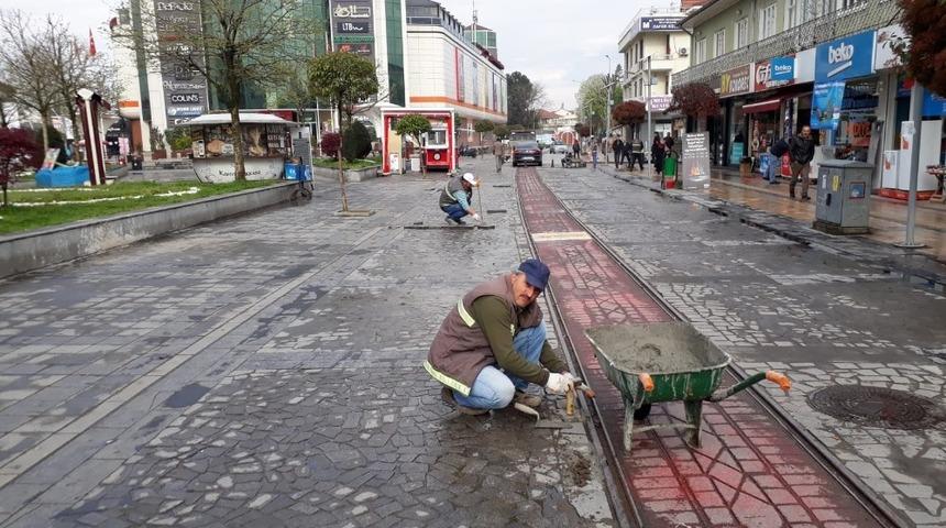 Parke taşı d&ouml;şeme &ccedil;alışmaları s&uuml;r&uuml;yor