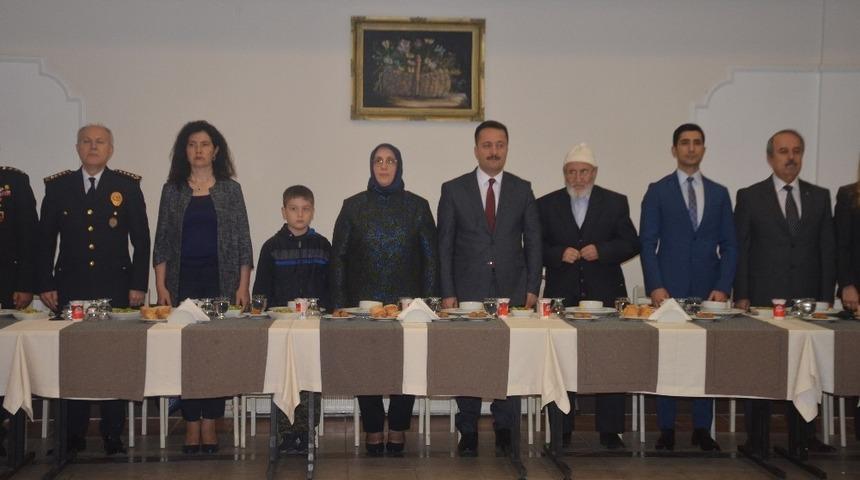 Bilecik Emniyeti&rsquo;nden emekli ve &ccedil;alışanlar onuruna yemek
