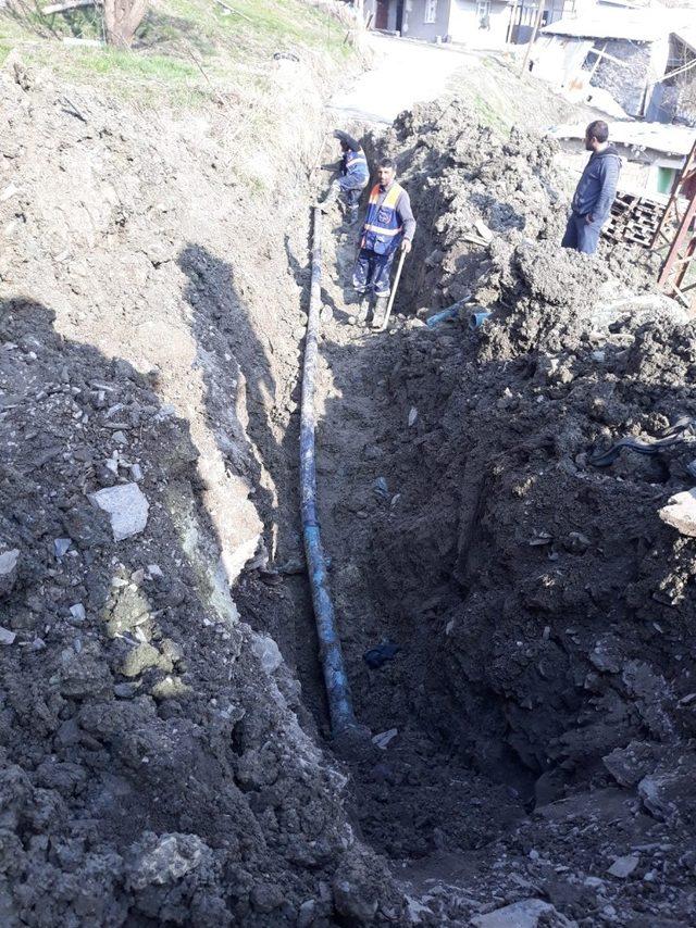 Hakkari’de içme suyu şebekesi hatlarında onarım çalışması