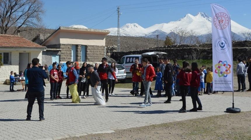 Gen&ccedil;lik Karavanı Şeyh Şaban İlkokulu&rsquo;nda