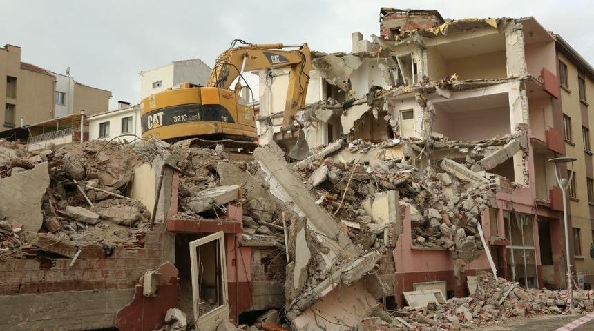 Orunpazarı&rsquo;nda riskli yapılar yıkılıyor