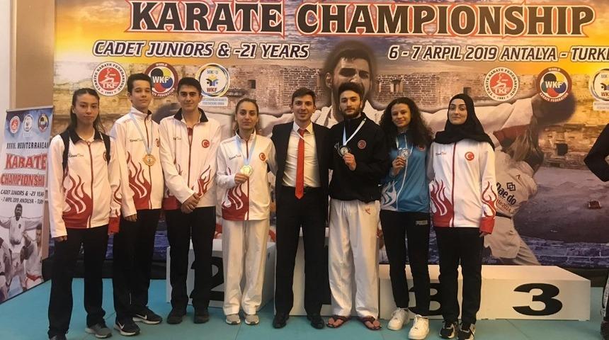 Kağıtsporlu karateciler, Antalya&rsquo;da fırtına gibi esti