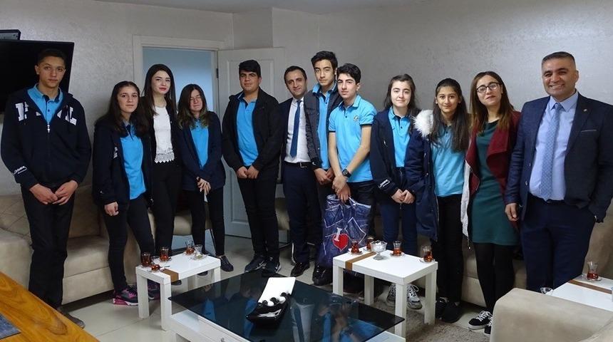 &Ouml;ğrencilerden &Ouml;zel Lokman Hekim Van Hastanesine ziyaret