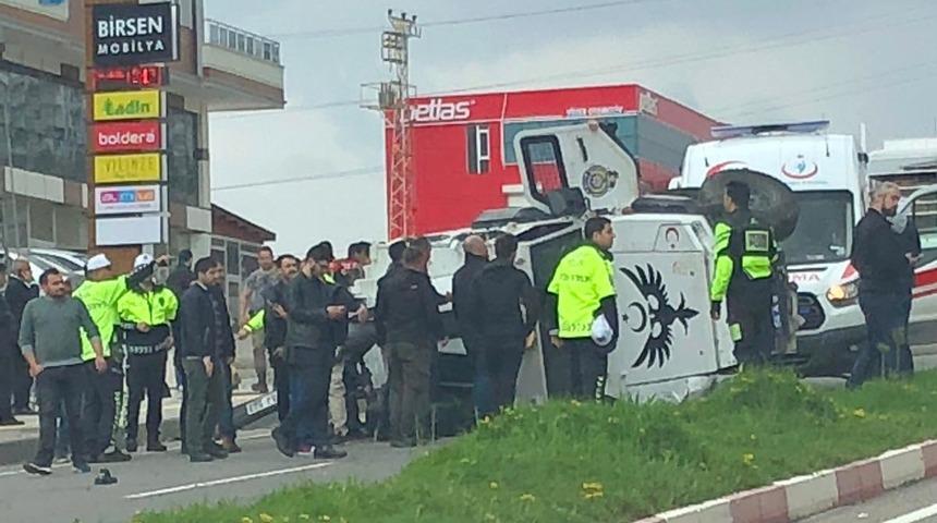 Siirt'te polis aracı devrildi! Yaralılar var