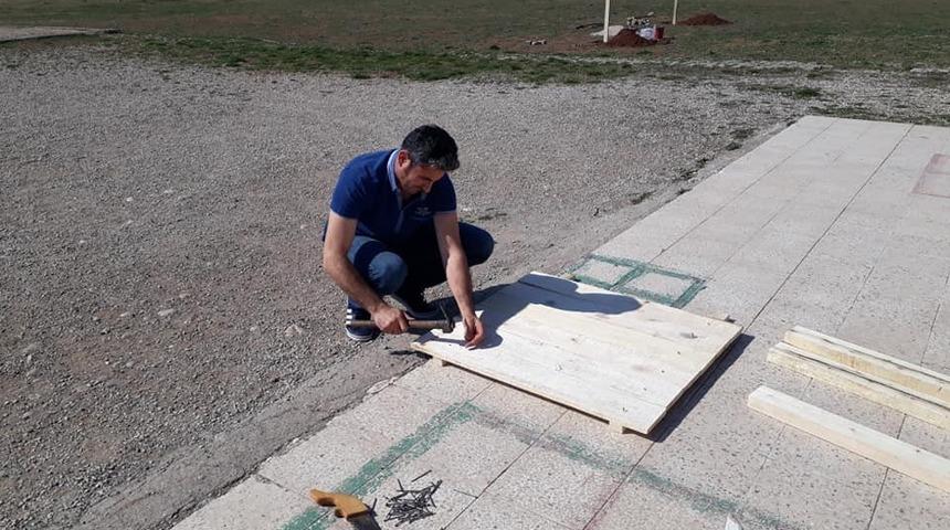 &Ouml;ğrenciler kuş besleme tahtası yaptılar