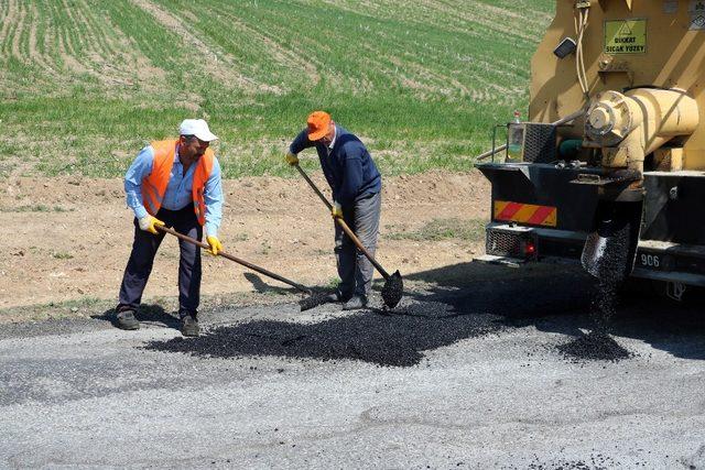 Köy yollarında bakım ve onarım çalışmaları başladı