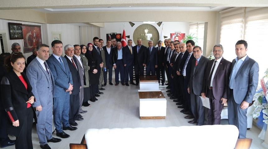 AK Parti’de meclis üyeleri mazbatalarını aldı