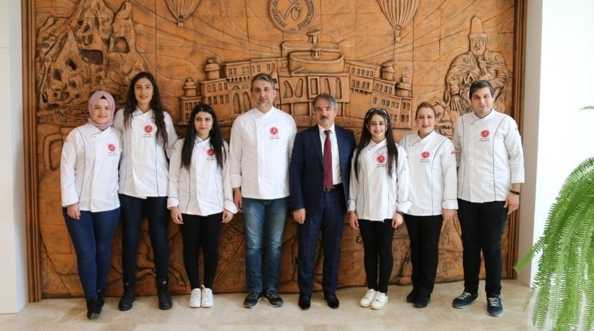 &Uuml;SET MYO &Ouml;ğrencilerinden Rekt&ouml;r Bağlı&rsquo;ya teşekk&uuml;r ziyareti