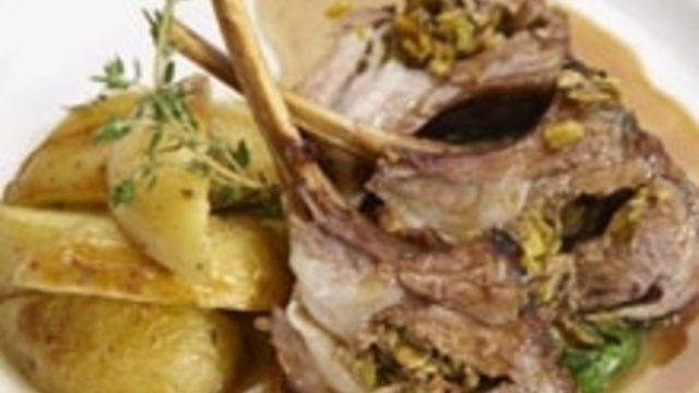 Zeytin ve Fıstık Soslu Kuzu