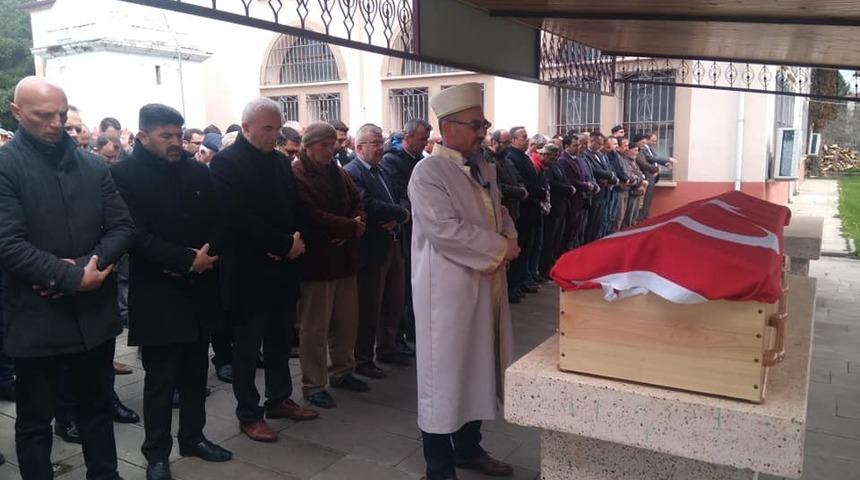 Kalp krizi ge&ccedil;irerek hayatını kaybeden &ouml;ğretmen toprağa verildi
